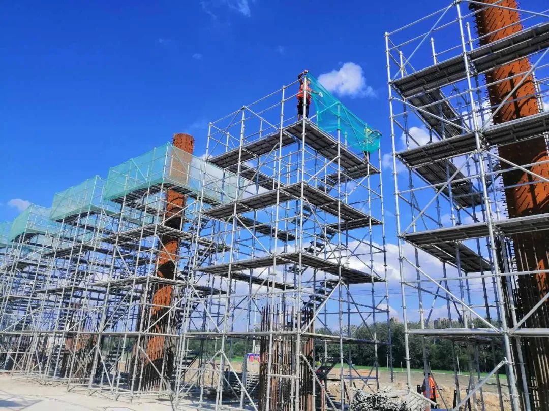 北京盤(pán)扣腳手架租賃時(shí)要注意哪些事項(xiàng)？(圖1)